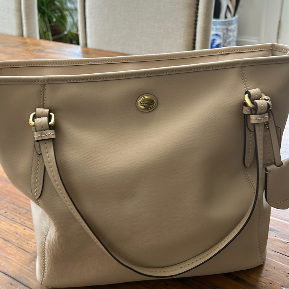 Coach bag neutral in color